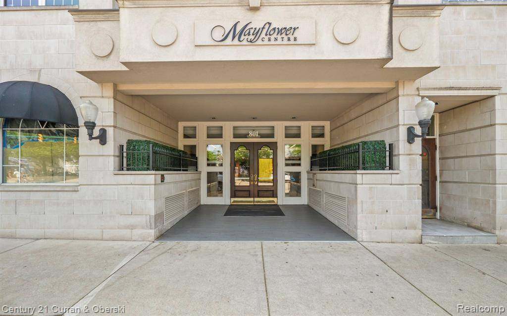Plymouth, MI 48170,801 W ANN ARBOR Trail 304