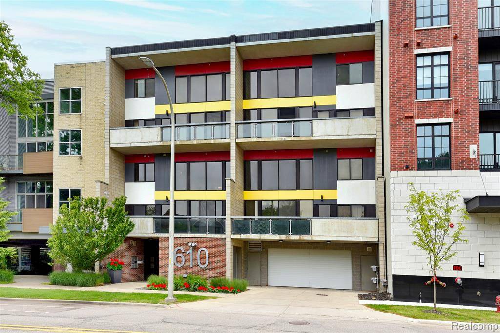 Royal Oak, MI 48067,610 S TROY Street 202