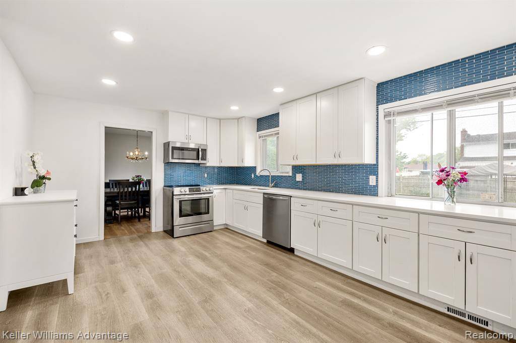 Southfield, MI 48076,21275 POTOMAC Street