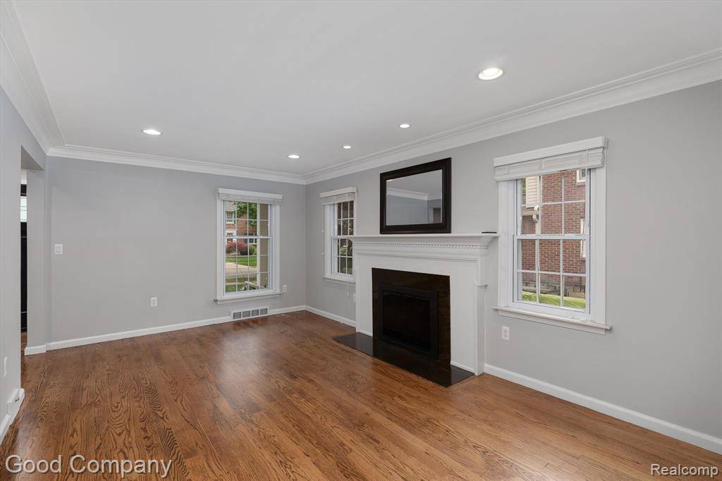 Royal Oak, MI 48073,215 AQUA Court