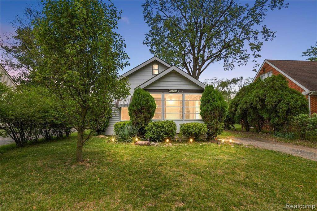 Southfield, MI 48033,21796 POINCIANA Street