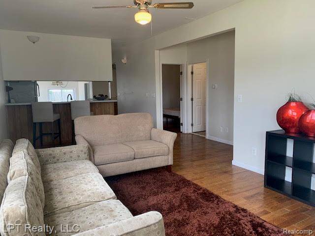 Hazel Park, MI 48030,33 E BERNHARD Avenue E