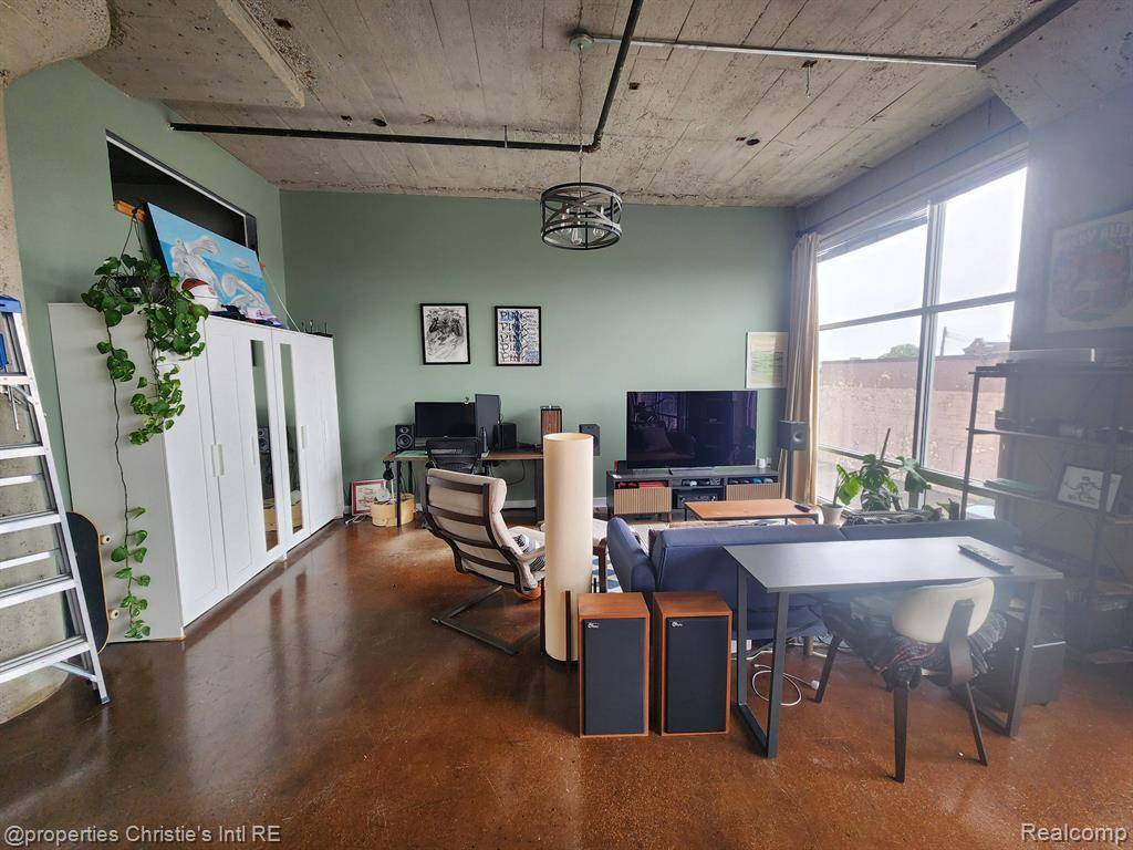 Detroit, MI 48201,55 W CANFIELD Street 204