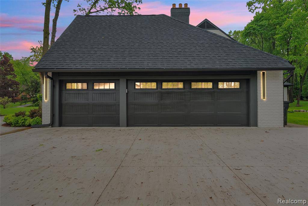 Bloomfield Hills, MI 48304,163 MANORWOOD Drive