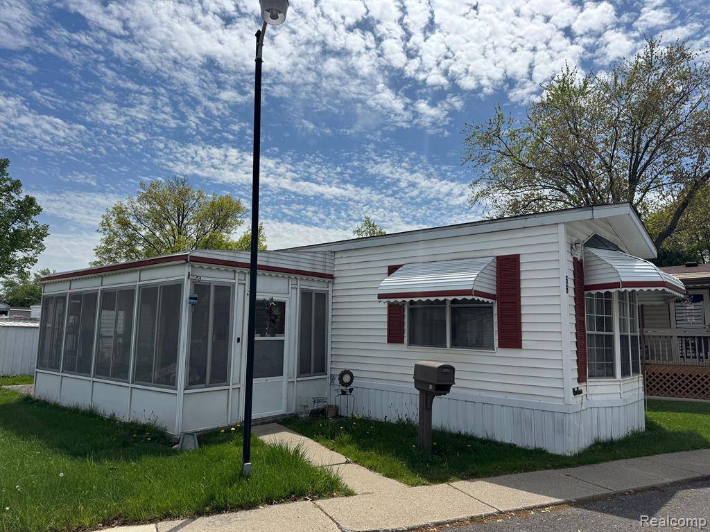 Dearborn Heights, MI 48127,32 3rd Street