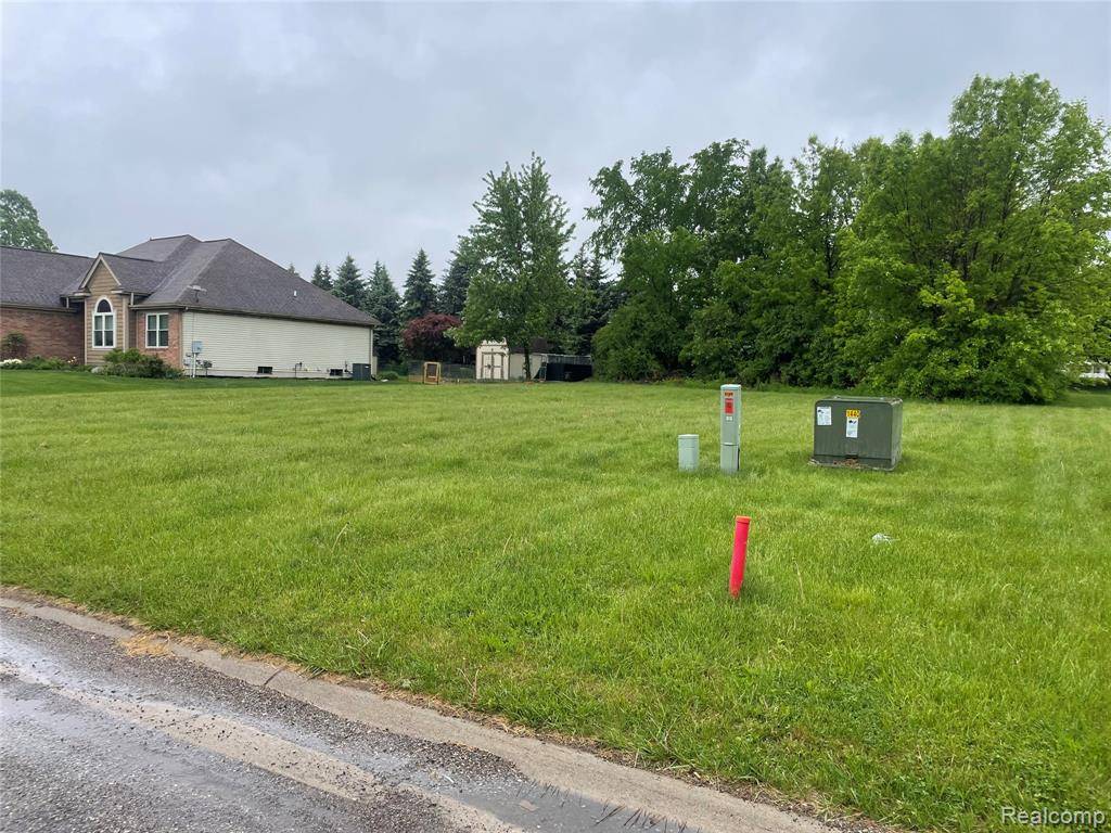 Grand Blanc, MI 48439,5168 SANDALWOOD Drive
