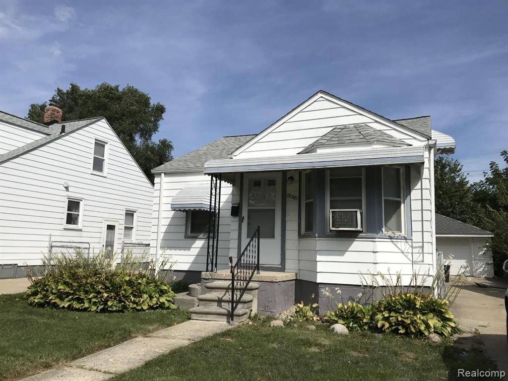 Harper Woods, MI 48225,19381 KENOSHA Street