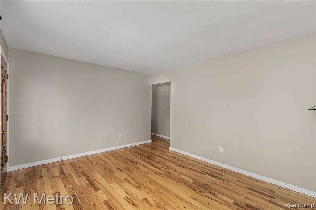 Clinton Twp, MI 48035,23844 MANILA Street