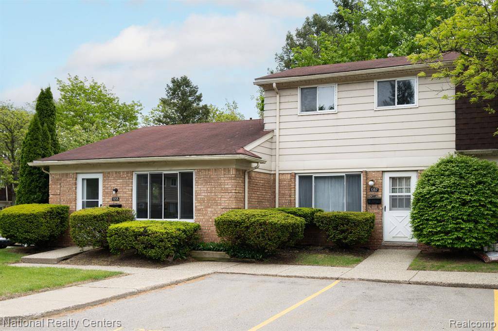 Waterford Twp, MI 48327,1357 LAUREL VALLEY Drive