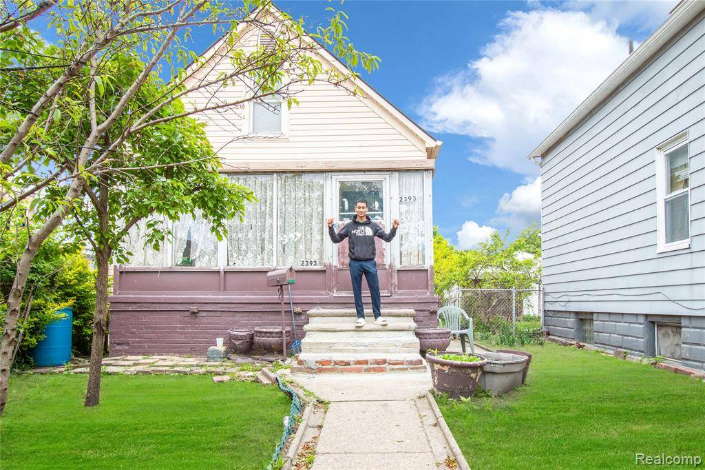 Hamtramck, MI 48212,2393 BURGER Street