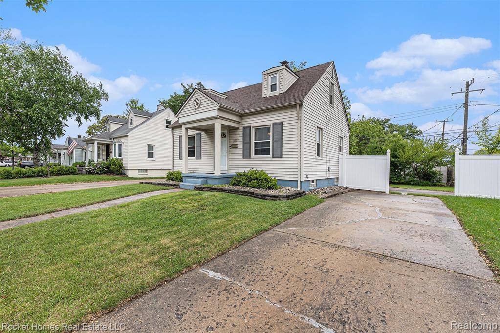 Clawson, MI 48017,30 Charlevoix Street