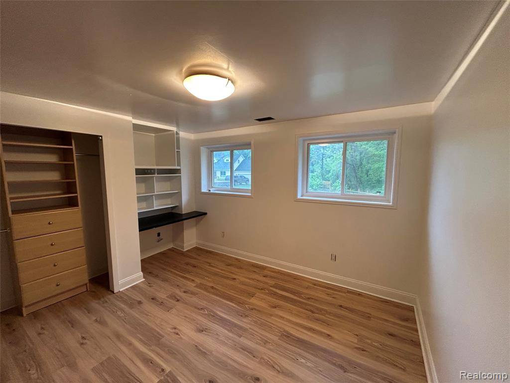 Lake Orion Vlg, MI 48362,655 Ferndale Avenue