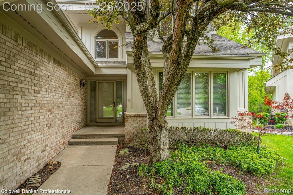 West Bloomfield Twp, MI 48322,6560 Pleasant Lake Court 11