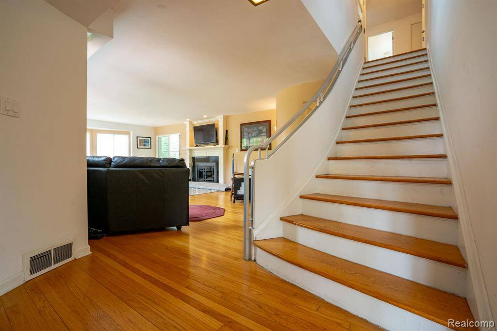Grosse Pointe Woods, MI 48236,622 Sunningdale Drive