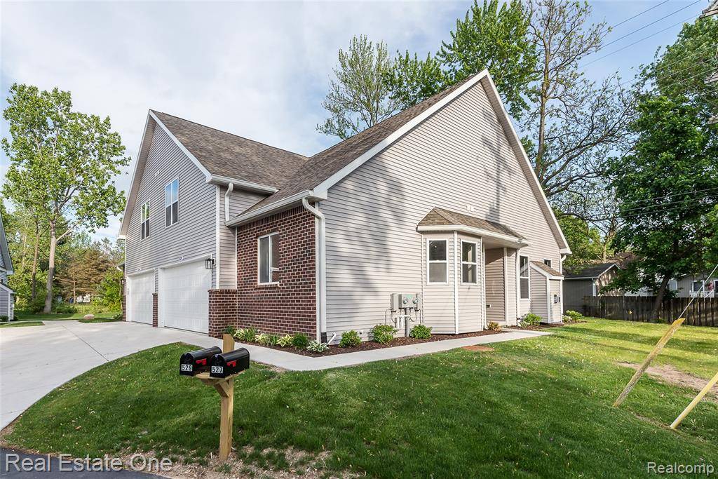 Howell, MI 48843,527 INDIAN OAKS Drive