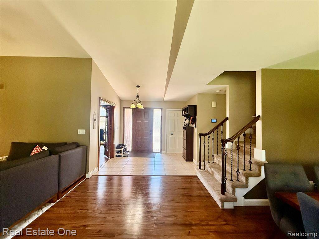 Rochester Hills, MI 48307,3328 PRIMROSE Drive
