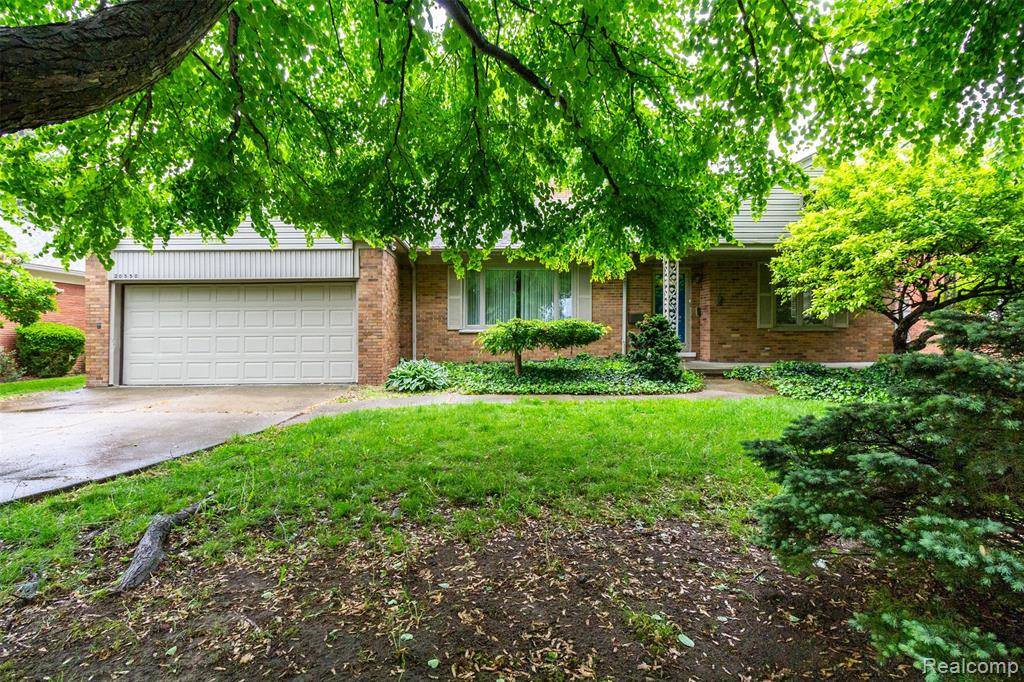 Grosse Pointe Woods, MI 48236,20550 Fairway Lane