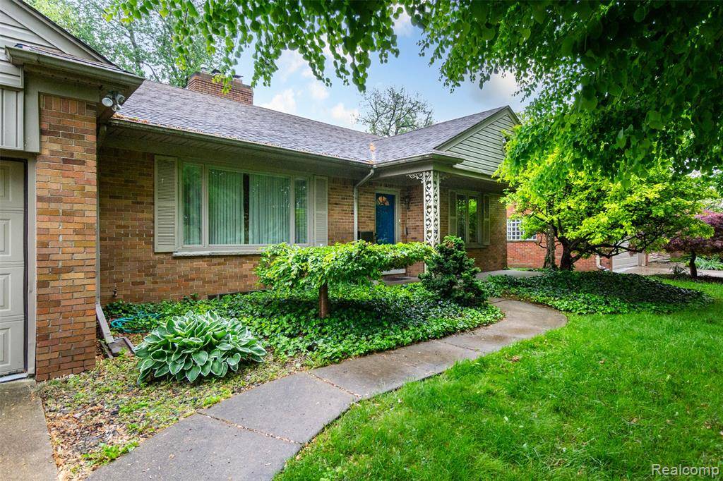 Grosse Pointe Woods, MI 48236,20550 Fairway Lane