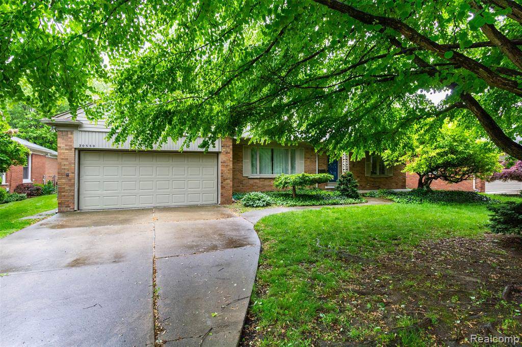 Grosse Pointe Woods, MI 48236,20550 Fairway Lane