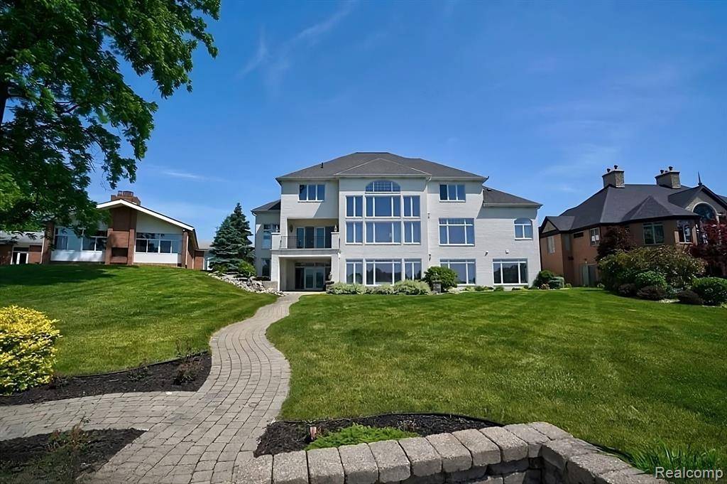 Fenton Twp, MI 48430,2571 N LONG LAKE Road