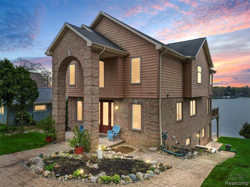 Springfield Twp, MI 48350,11589 EMBER