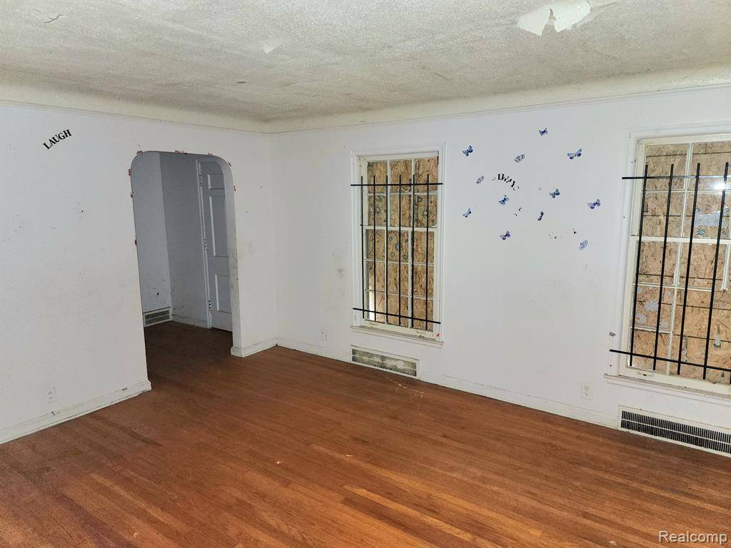 Detroit, MI 48213,14924 ELMDALE Street