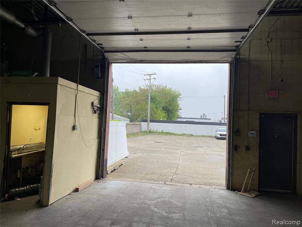 Warren, MI 48089,8653 E. 9 Mile