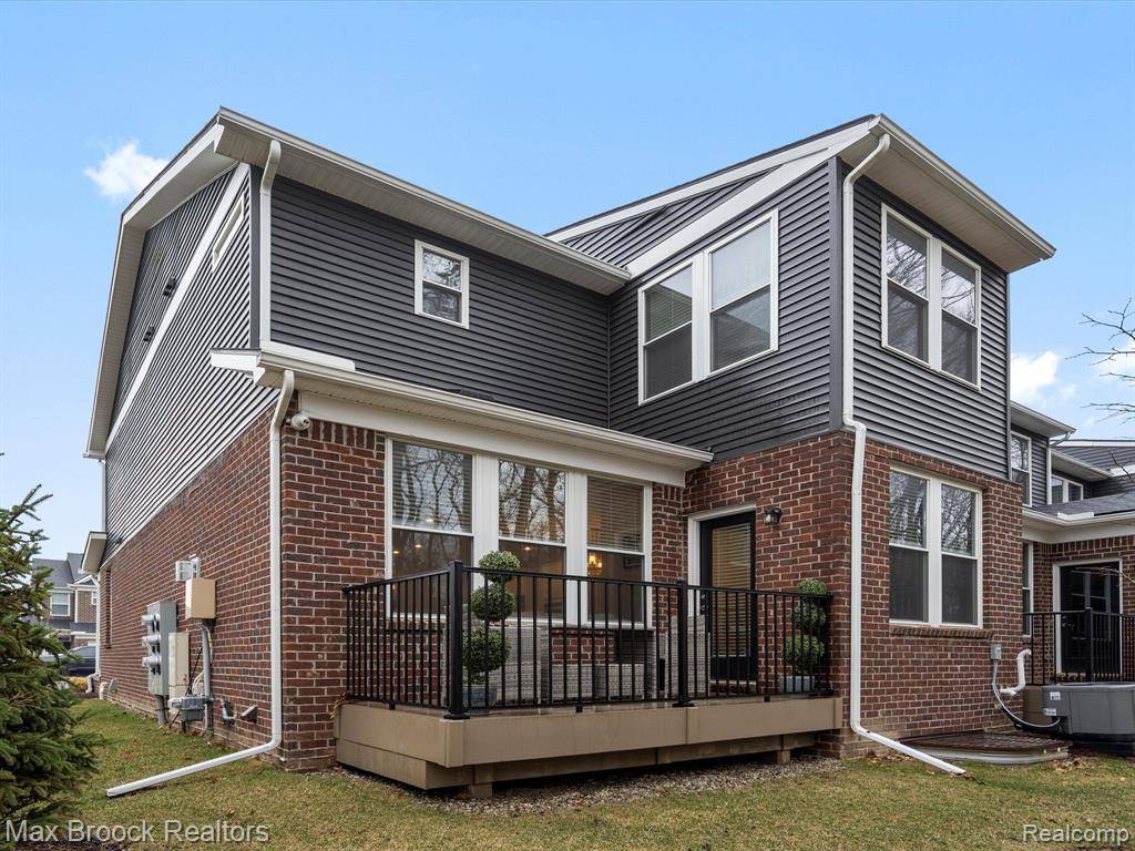 Rochester Hills, MI 48307,764 HUMMINGBIRD Drive