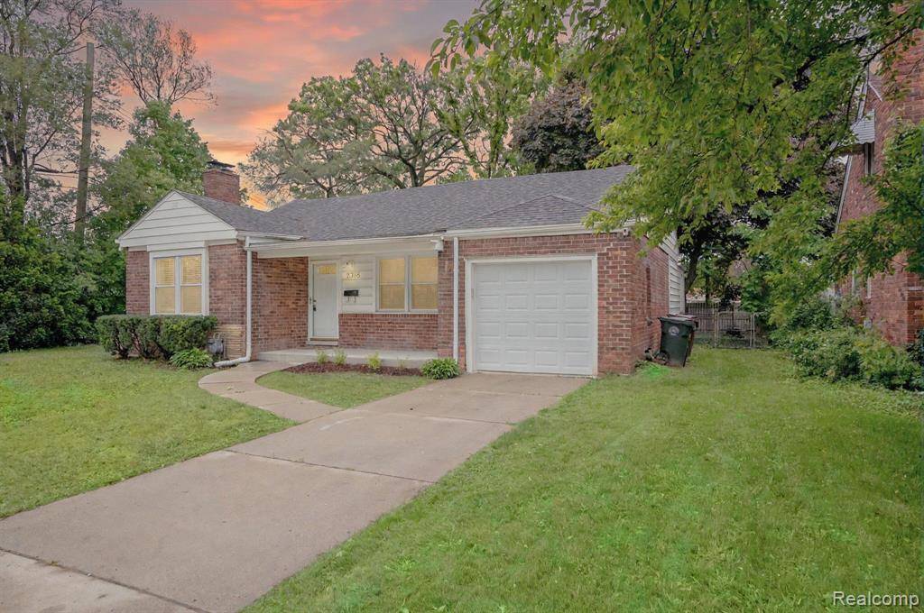 Grosse Pointe Woods, MI 48236,2368 ALLARD Avenue