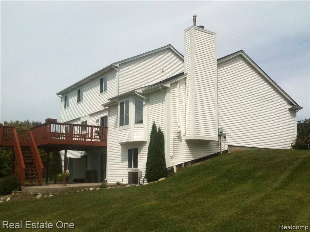 Milford Twp, MI 48381,957 Meadowbrook Way