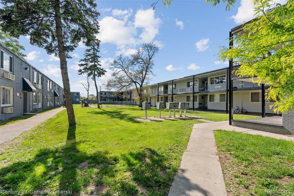 Detroit, MI 48219,20555 Lahser Road 2