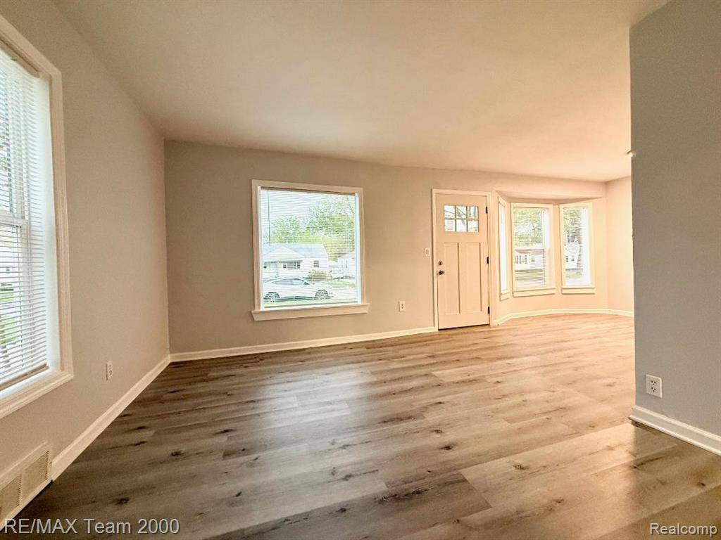 Dearborn Heights, MI 48125,24360 HOPKINS Street