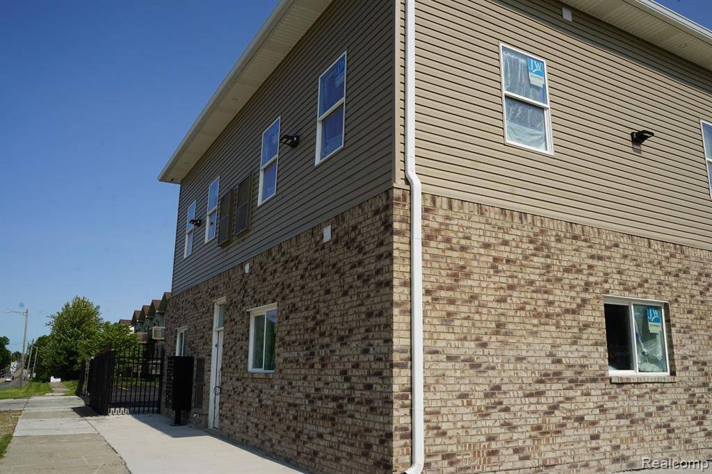Dearborn Heights, MI 48127,16515 W Outer Drive 2
