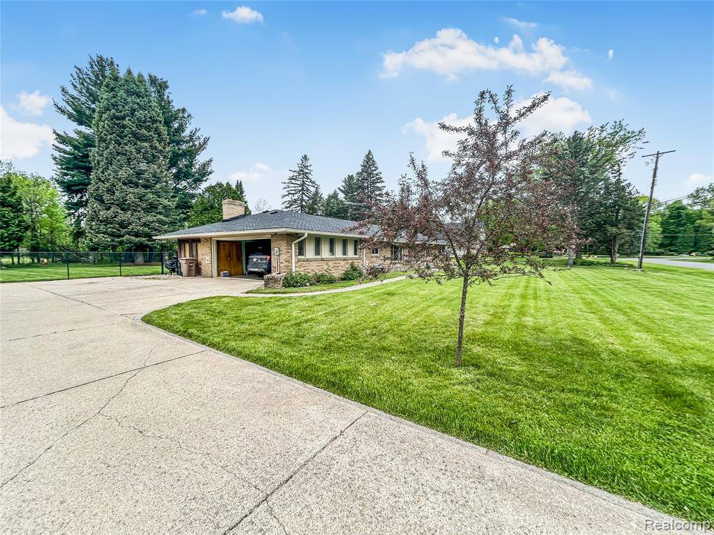 Burton, MI 48509,2211 N Sycamore Drive