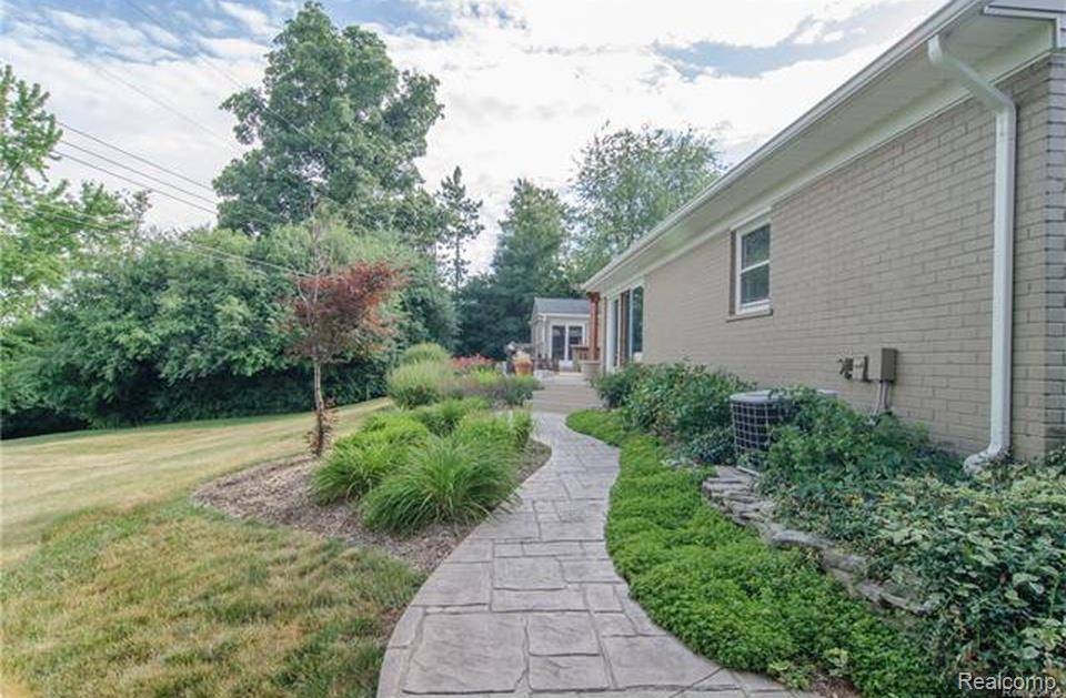 Bloomfield Hills, MI 48302,3275 Chickering Lane