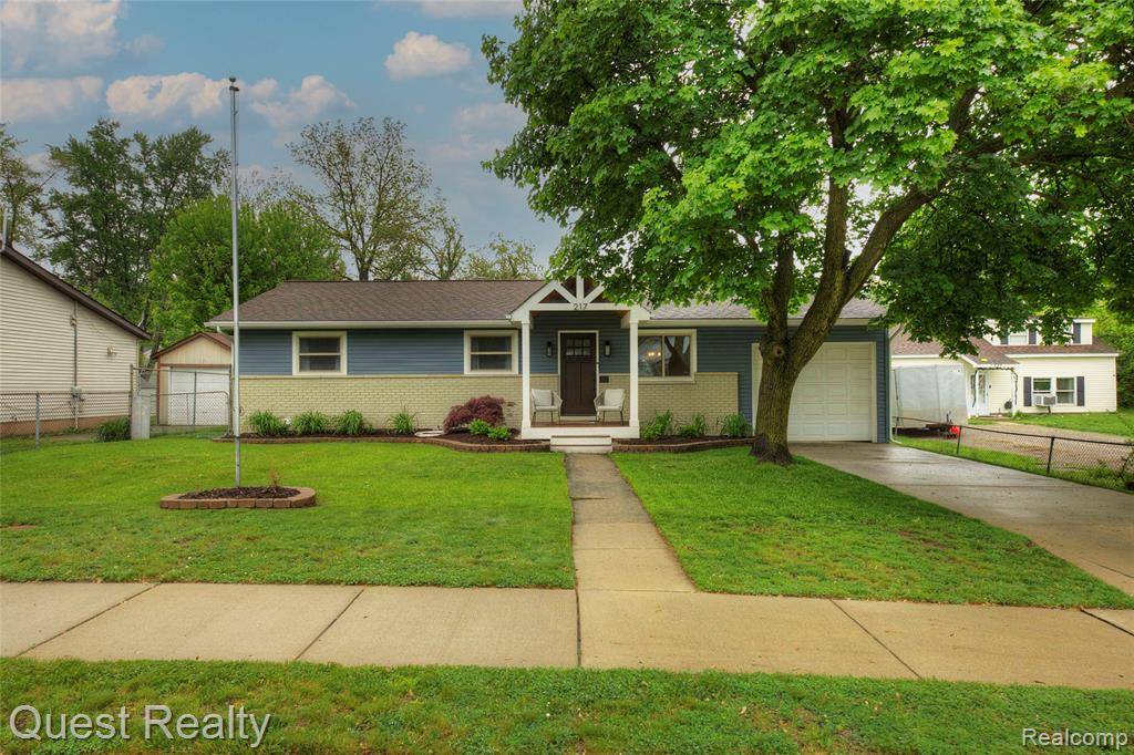 Fowlerville Vlg, MI 48836,217 E North Street