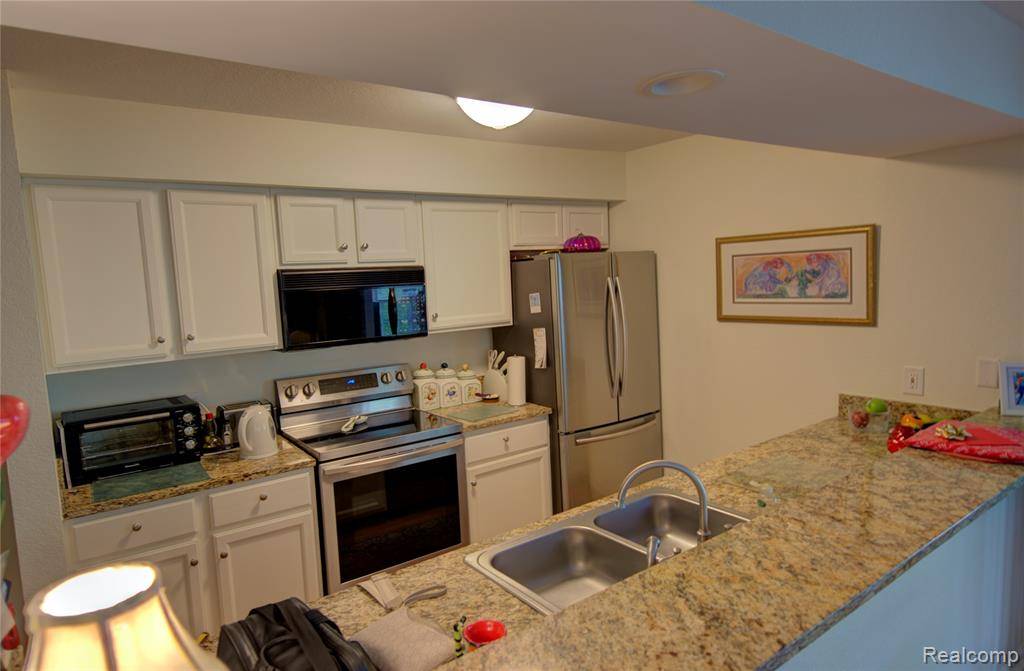 Fenton, MI 48430,12402 Saint Andrews Way 25