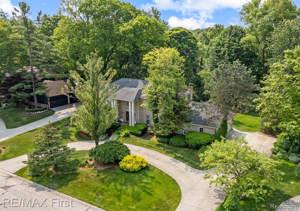 Bloomfield Hills, MI 48304,2983 Woodcreek Way