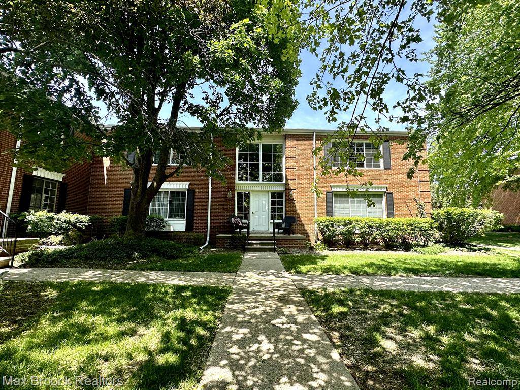 Bloomfield Twp, MI 48304,740 E FOX HILLS Drive
