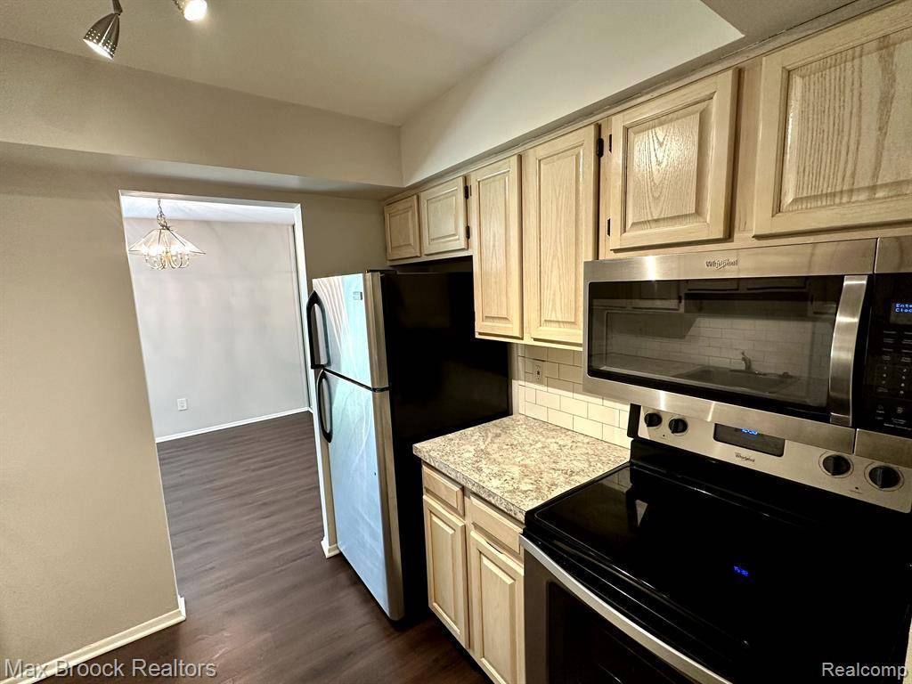Bloomfield Twp, MI 48304,740 E FOX HILLS Drive