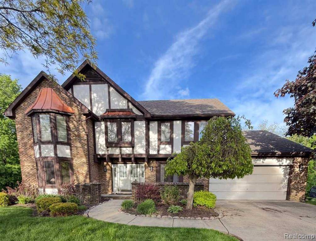 Farmington Hills, MI 48331,30797 Country Ridge Circle