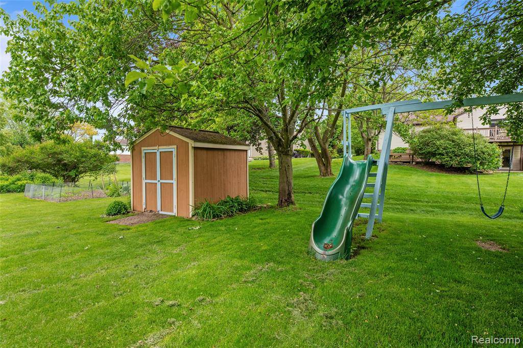 South Lyon, MI 48178,61472 Tayberry Circle