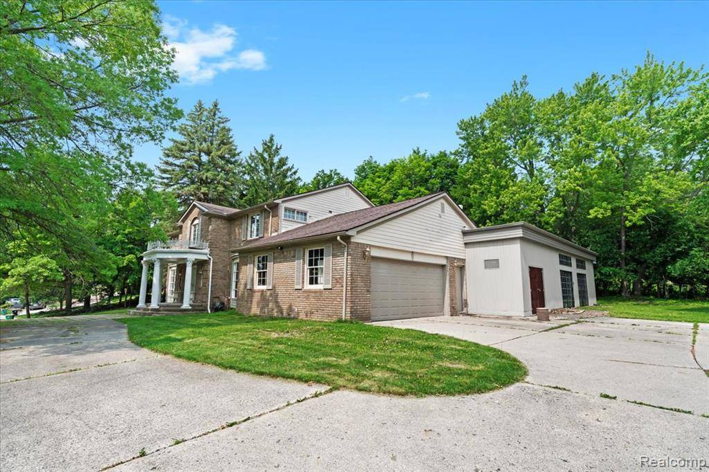 Farmington Hills, MI 48335,25795 Livingston Circle