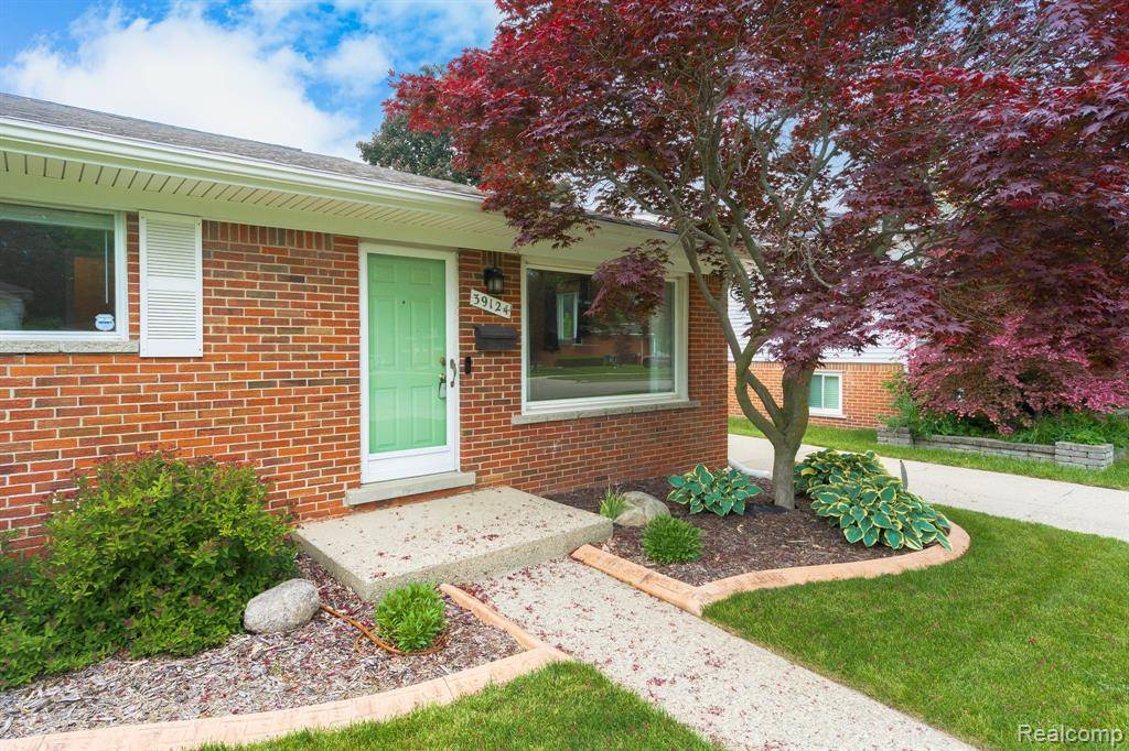 Livonia, MI 48150,39124 Orangelawn Street