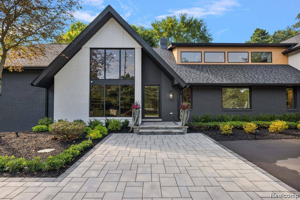 Bloomfield Twp, MI 48302,1367 W LONG LAKE Road