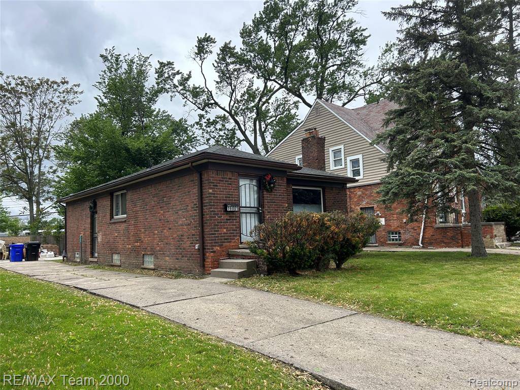 Detroit, MI 48219,16801 BLACKSTONE Street