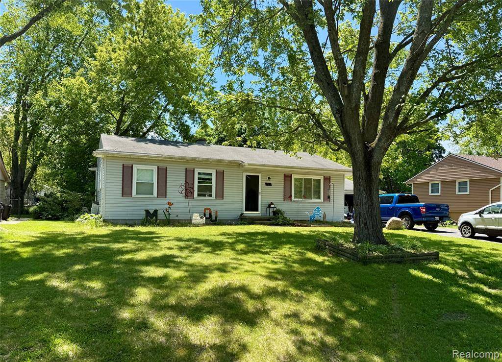 Wolverine Lake Vlg, MI 48390,723 Los Arboles Drive