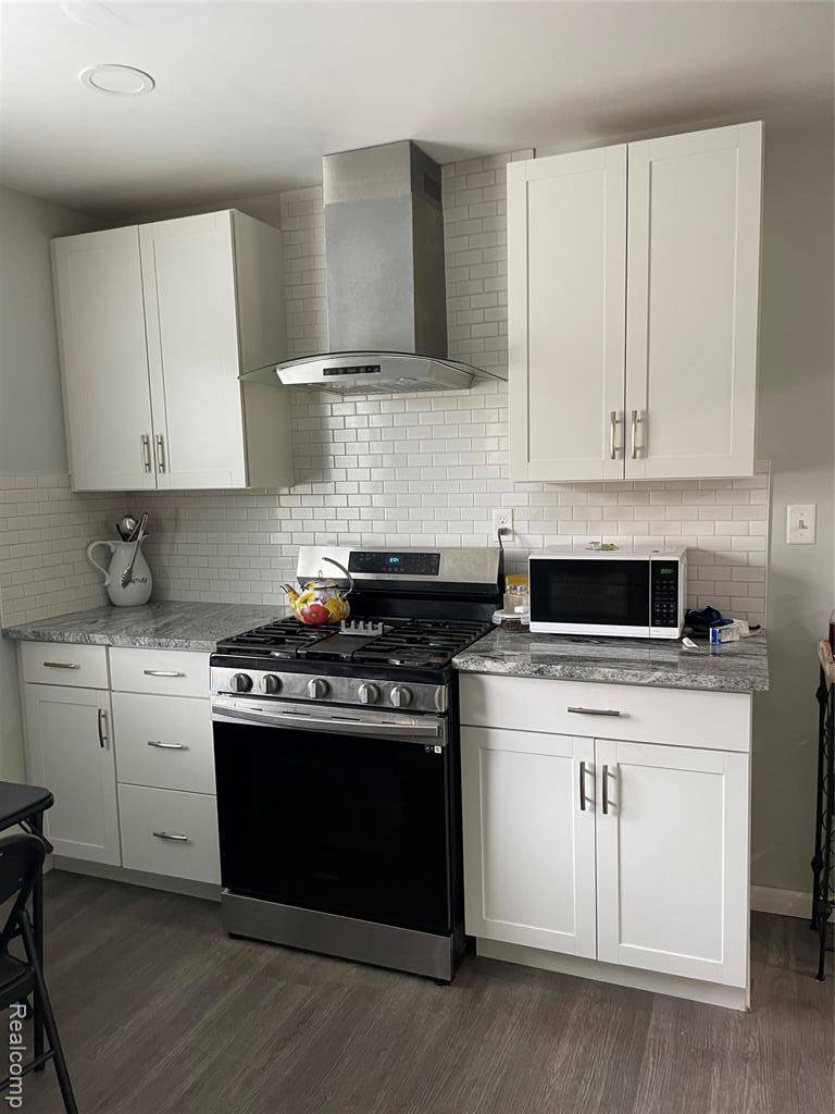 West Bloomfield Twp, MI 48324,1808 Henbert