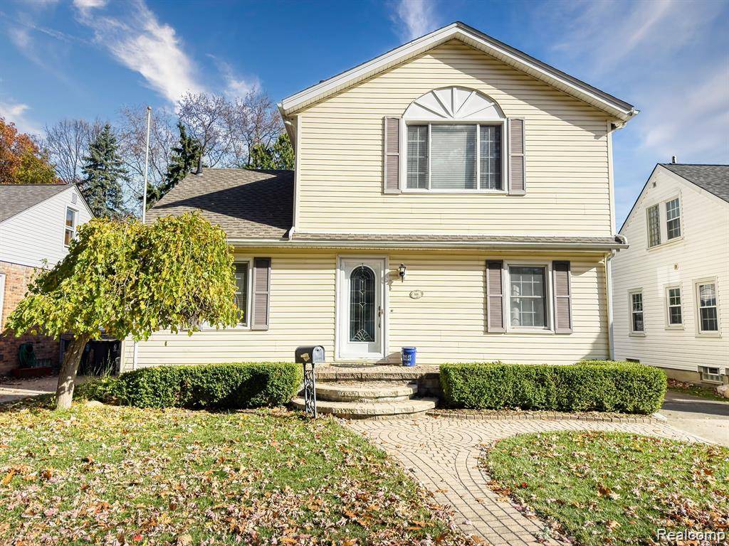 Royal Oak, MI 48067,806 N Altadena Avenue N