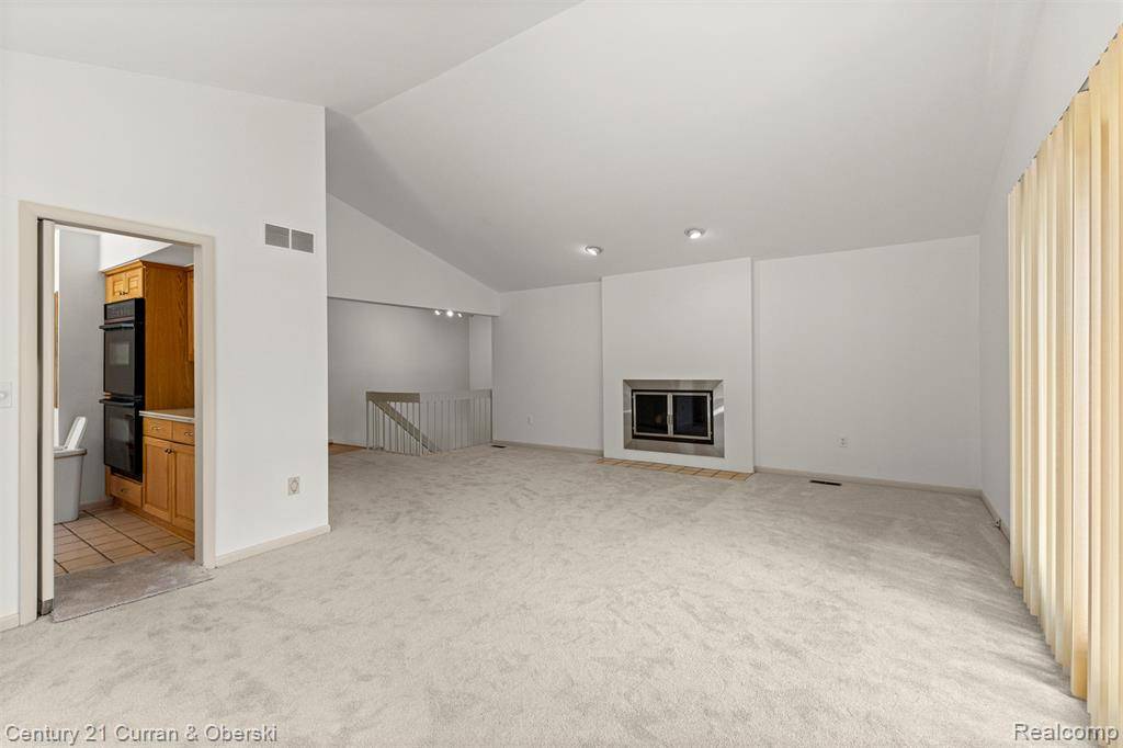 West Bloomfield Twp, MI 48323,2211 SHORE HILL Drive